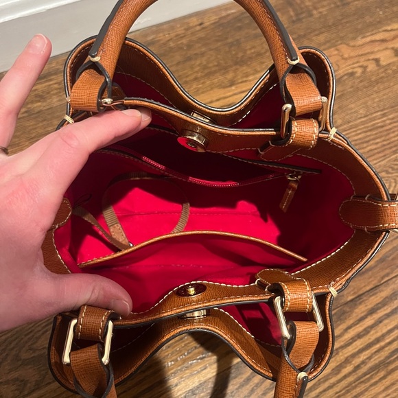 Dooney & Bourke MINI barlow saffiano tan - Picture 2 of 12